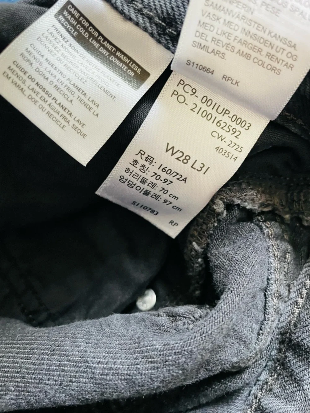 Levi’s SIZE 28 x 31 Cinch Baggy high rise wide leg jeans in washed black - Picture 8 of 8